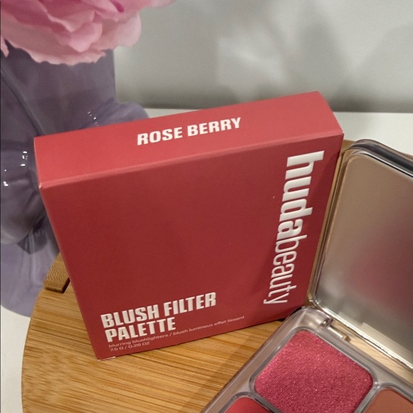 HUDA BEAUTY Blush Filter Palette - Rose Berry - Picture 2 of 4